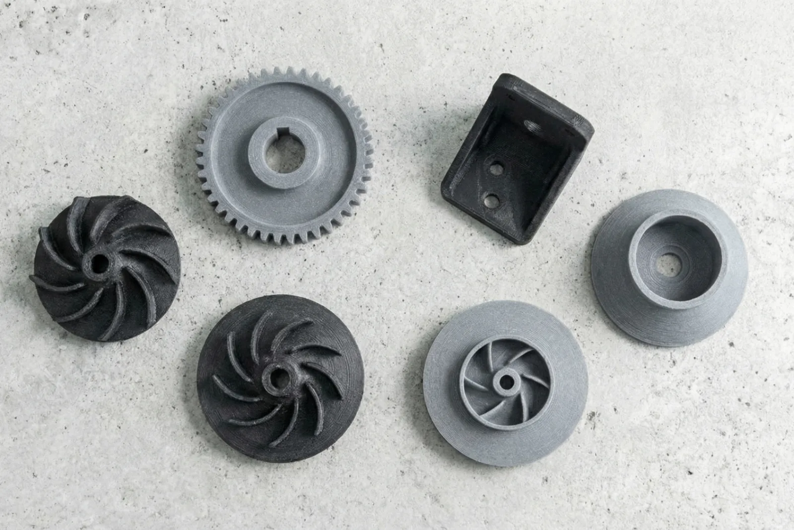 Wirniki i koła zębate wydrukowane w technologii 3D z PA12 z włóknem węglowym